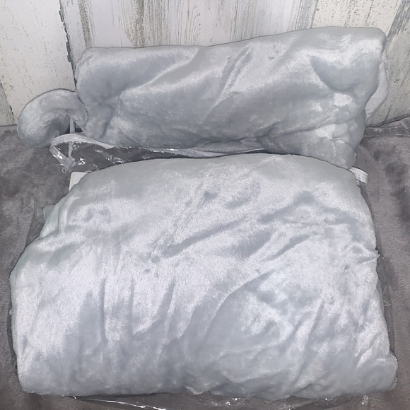 *0322 Soft & Cozy Kitten Pillow with Throw - Picture 10 of 10